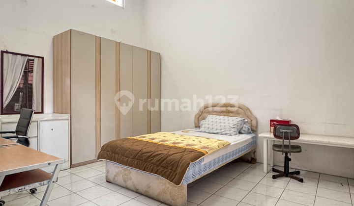 2-Story House, Hook Position, Large Land, Strategic Location in Menteng. 2