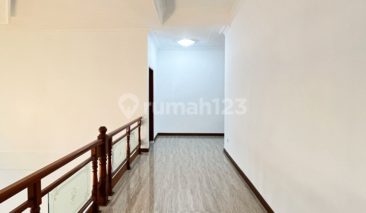 Nice 2-Story West-Facing House in Prime Cipete - Cilandak Area 2