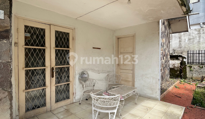 Rumah Tua Hitung Tanah Posisi Hoek Dalam Komplek di Cilandak 2