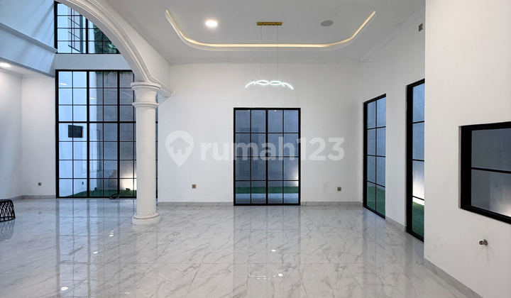 Rumah Baru Siap Huni 3 Lantai Hadap Selatan di Tomang Jakbar 2