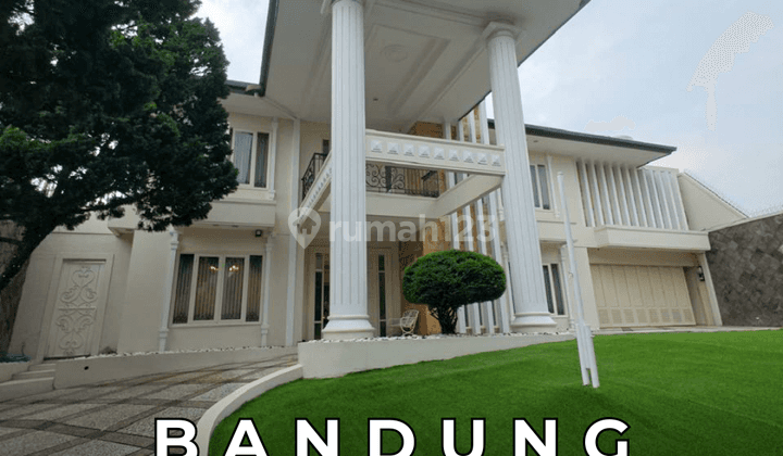 Rumah American Classic Mewah Hadap Timur Full Furnish Di Bandung 1