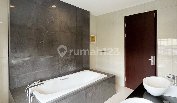 Rumah Bagus 2 Lantai + Basement Selangkah ke Scbd di Prapanca 2