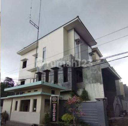 Rumah Bagus 3 Lantai Semolowaru Surabaya SHM 2