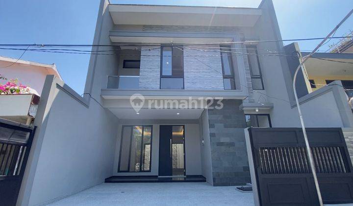 Rumah Lebar 8 Baru Mulyosari Depan Taman SHM 1