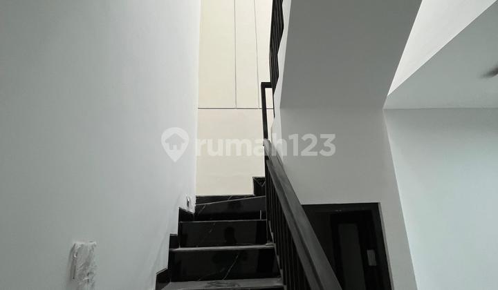 RUMAH BARU DIJUAL MODEL MODERN TROPICAL,SEMOLOWARU ELOK 2