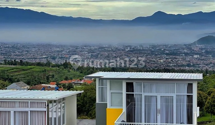 Vila Modern Exclusive Strategis Udara Sejuk Dingin View Kota  2