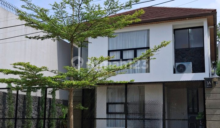 Rumah Mewah Siap Huni Plus Kolam Renang Legalitas Shm Harga Nego