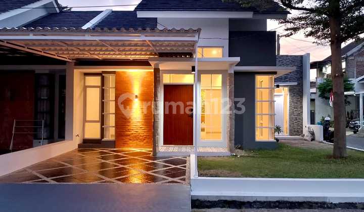 Beautiful Modern Minimalist House Ready to Occupy in Ciwastra Area, Bandung 1