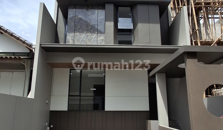 Ready-to-Occupy Luxury House Near Sarjadi, Setrasari Bandung