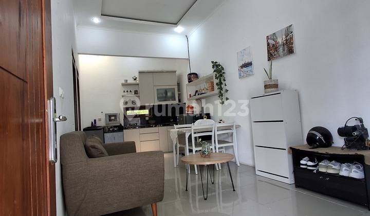 For rent. Fully furnished house in Kolmas Cipageran Cimahi, near the city hall.