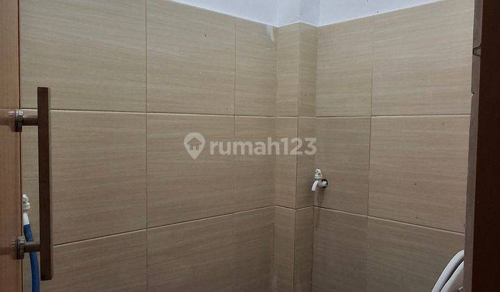 kamar mandi rumah 2 lantai di bukit