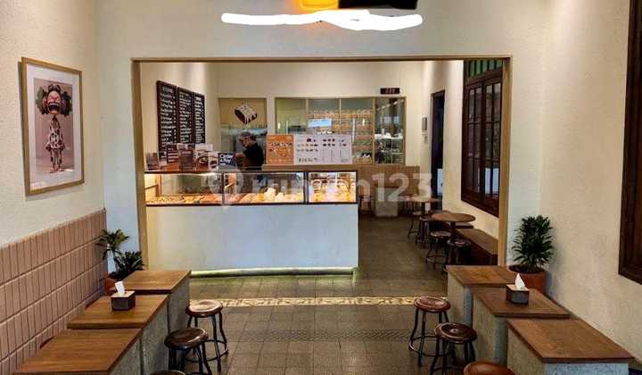 Dijual rumah strategis untuk usaha, cafe, resto di sayap Sumatera, Sunda, Veteran Bandung