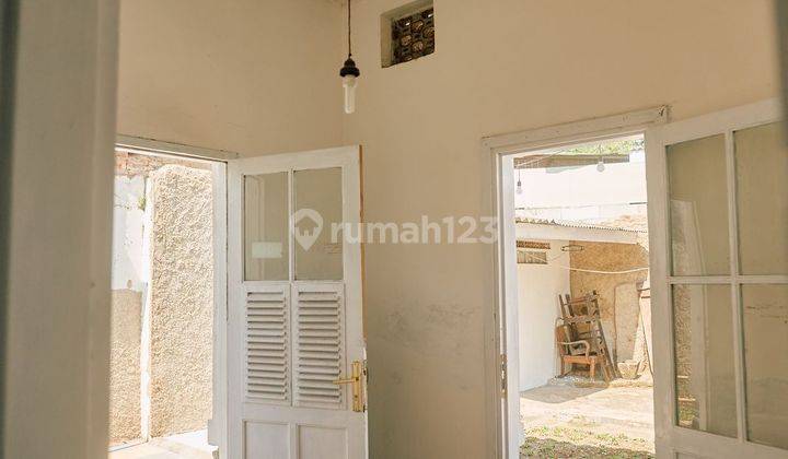 Jual Rumah classic Belanda Murah lokasi sayap Riau jalan Cisangkuy Diponegoro  Bandung 2
