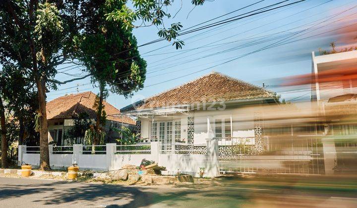 Jual Rumah classic Belanda Murah lokasi sayap Riau jalan Cisangkuy Diponegoro  Bandung 1