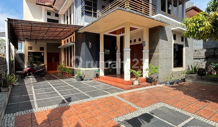 Jual Rumah kokoh terawat minimalis di Cigadung sayap dago lokasi sangat Strategis dekat ITB,Polman,Unpar,Unikom Harga nego Bandung Kota