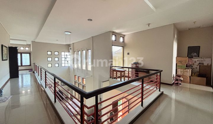 Jual Rumah kokoh terawat minimalis di Cigadung sayap dago lokasi sangat Strategis dekat ITB,Polman,Unpar,Unikom Harga nego Bandung Kota 2