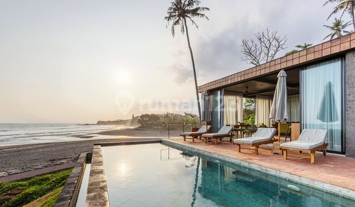 Beach Front Villa / Modern Style Beach Loss at Balian Beach, Lalanglinggah Tabanan. 40 Minutes to Pasut Beach, 1 Hour 15 Minutes to Luna Beach Club Nuanu City, and 2 Hours 15 Minutes to Ngurah Rai Airport. 2