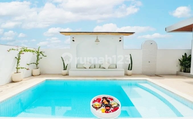 Beautiful Modern Mediterranean Style Villa in Padonan Canggu ...15 Minutes to Berawa Beach, Atlas Beach Club, and Finns Beach Club