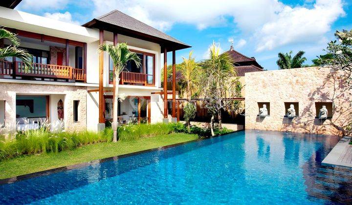 Luxury modern villa private gated estate at Petitenget ,Seminyak...850 meters to ShiShi night club , 5 minutes to Motel Mexicola , Petitenget beach , La Luciola and Kim Soo 1