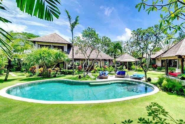 2 Units Beautiful Villa Classic Balinese Style At Batubolong Canggu...100 Meters To The Beach...1 Minites To The Lawn Beach Club , 2 Minutes To Desa Kitsune And Penny Lane 1