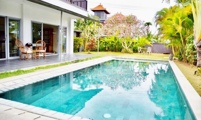 Villa Cantik dengan Halaman yang Luas di Area Jalan Toyaning Ungasan,Jimbaran ... 10 Menit ke Pantai Melasti 2
