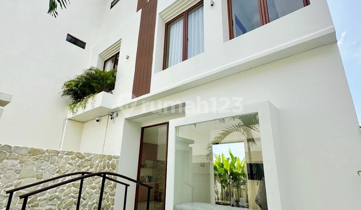 2 Unit Villa Modern Style 3 Lantai dengan View Laut dan View Night City Light di Ungasan Dekat Pecatu , Jimbaran ...15 Menit ke Pantai Bingin dan Pantai Padang2 2 Unit Villa Modern Style 3 Lantai dengan View Laut dan View Night City Light di Ungasan Dekat Pecatu , Jimbaran ...15 Menit ke Pantai Bingin dan Pantai Padang2