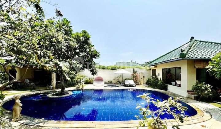 Leasehold 28Years..Beautiful Villa With Big Garden At Sanur Beachside .. Walking Distance To The Beach And Near Hotel Andaz And Hyatt Regency