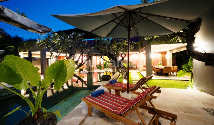 Luxury Villa 7 Kamar Tidur di Area Jalan Batubelig Seminyak ..450 Meter ke Pantai Batu Belig dan 5 Menit ke Atlas Beach Club 2