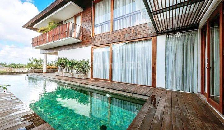 Luxury villa rooftop pool with ocean view , this villa in perfect location for investment and you can reach into many famous restaurant, beach club, boutique and shop . 5 minutes to Atlas beach club at Berawa Canggu, Kuta Utara, Badung Bali  1