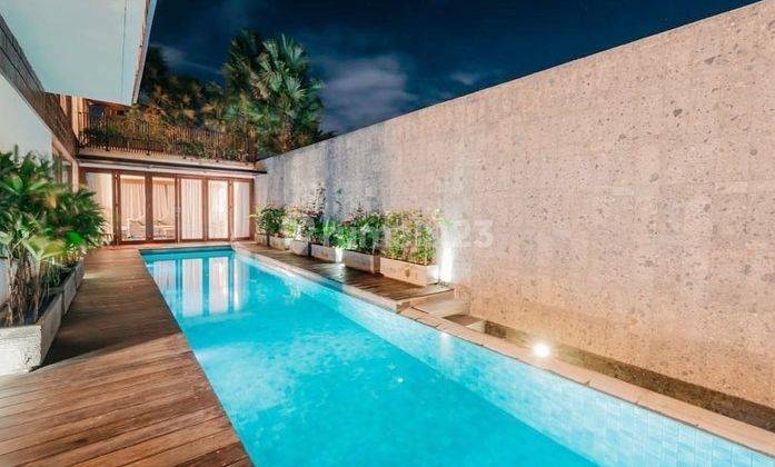 Luxury villa rooftop pool with ocean view , this villa in perfect location for investment and you can reach into many famous restaurant, beach club, boutique and shop . 5 minutes to Atlas beach club at Berawa Canggu, Kuta Utara, Badung Bali  2