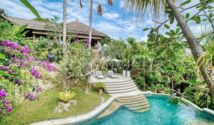 DROP PRICE..Beautiful tropical villa with ocean view , airport, and light city in the night.This is truly a magnificent masterpiece by the infamous Four seasons Architect Guy Morgan and tropical garden landscape by Made wijaya at Ungasan Jimbaran, Kuta se 1