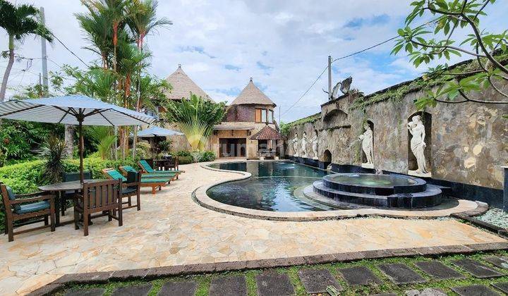 Komplek resort villa dengan kondisi Masih Operasi dengan occupation 80% , 5 menit ke nook Dan 10 menit ke Berawa , Di jalan UTAMA Umalas Kerobokan Kuta, Badung Bali (*DIHITUNG HARGA TANAH SAJA , DIBAWAH HARGA PASARAN TANAH) 2