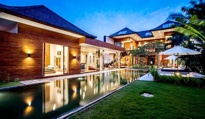 TURUN HARGA...Stunning Luxurious villa , 3 minutes to the Beach at Petitenget Seminyak  #DROP PRICE  1