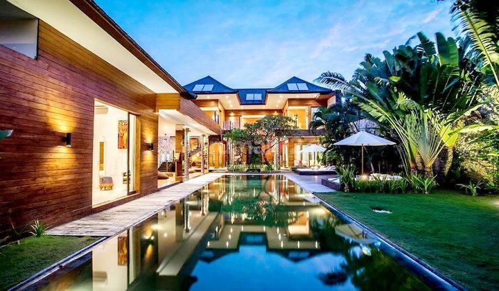 TURUN HARGA...Stunning Luxurious villa , 3 minutes to the Beach at Petitenget Seminyak  #DROP PRICE  2