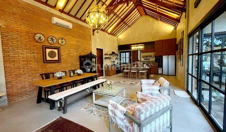 Brand new Beautifully villa inspired by art concept at pecatu Jimbaran.This villa selected building material,strong quality, High ceiling and villa neighborhoods  7