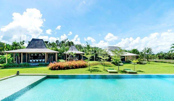 Luxury and Beautiful Retreat villa with Ocean and rice field view, inspired by ancestral balinese and javanese architecture at Tangguntiti Beraban,Tabanan  10
