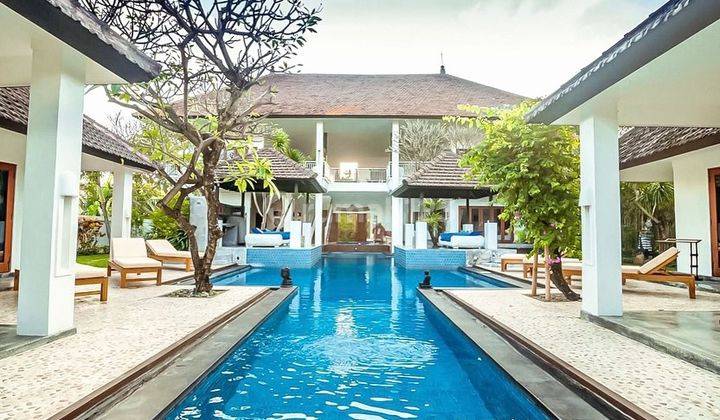 Colonial modern minimalis style villa at Umalas .only a few minutes to Seminyak area and canggu area  1