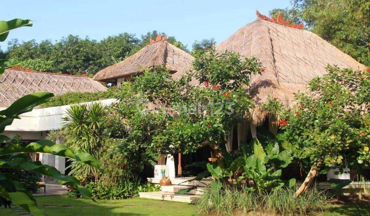 Villa minimalist tropical style dengan lingkungan yang Nyaman dan dengan Taman yang Luas, dekat pantai dan hanya 5 menit ke pantai Sanur di Padang Galak , Sanur  1