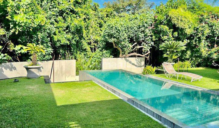 Luxury Freehold Villa with Big Garden and Jungle view , only 1km to Pererenan beach and 5 minutes to Echo Beach / Batu Bolong beach in Pererenan Canggu, North Kuta, Badung Bali 2