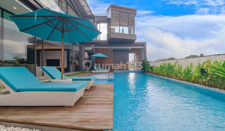 TURUN HARGA...Luxurious villa mix modern and industrial style , design by Angkasa Architect at Umalas..250 meters to French School and a few minutes to many restaurants/ cafes and closed to canggu shortcut  2