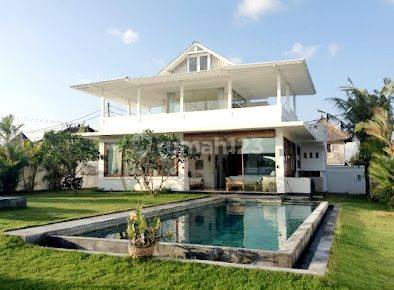 Contemporer Villa , walking distance to the beach at Pererenan Canggu  1