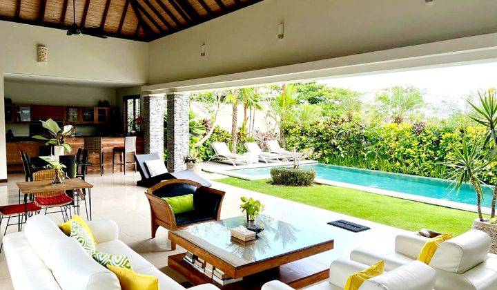 Luxury villa , it's situated in the tranquil area of canggu , only 240 meters from the main road and 7 minutes drive to Batu Bolong Beach and Echo Beach  at Batubolong Canggu  2