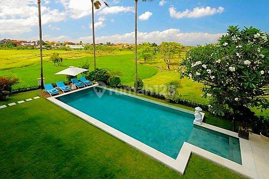 Luxury villa with Overlooking Paddy view , only 7 minutes drive to Batubolong beach and Echo beach at Batu Bolong Canggu  1