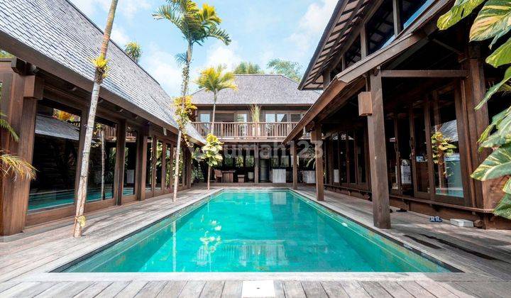 Beautiful villa with a classic yet simple impression, attractive and unique...located a view minutes from Suluban Beach and closed to many beach club such as a Savaya, Ulu Cliff and sunset Point at Pecatu Uluwatu, Jimbaran  1