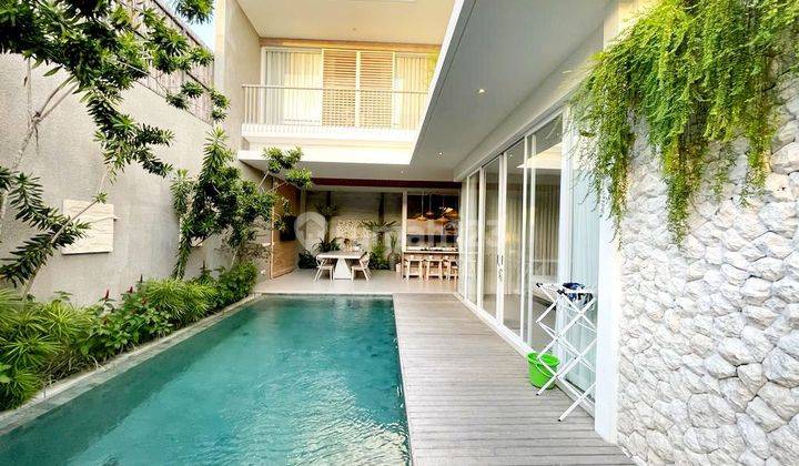 Beautiful villa with sea view at Petitenget Seminyak... Just 300 meters walking distance to seminyak beach , 5 minutes to Potato Head,  7 minutes to seminyak sequare and 10 minutes to Canggu area 2