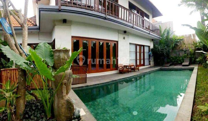 Villa di kawasan villa di Central Premium SANUR.. 5 menit Jalan Kaki ke Hotel2 berbintang dan Restaurant ternama serta 10 menit Jalan Kaki ke Pantai di SANUR 2