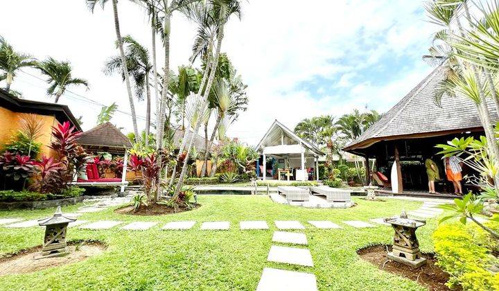 Tropical villa with Big Garden at Bumbak Umalas... 5 menit ke seminyak dan Canggu area 1