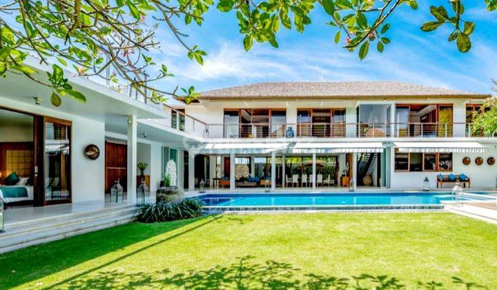 TURUN HARGA...Luxurious modern Villa,  walking distance to the beach at Petitenget Seminyak...closed to chic and trendy Restaurants, Butique, Beach club and Bars 2