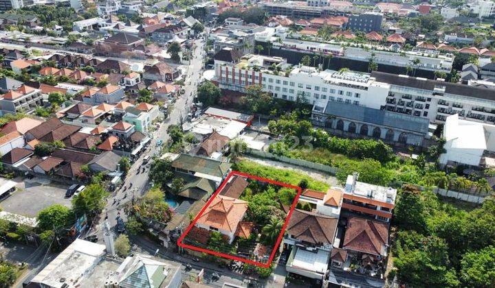 Land 800m2 Cheap bonus Mangkrak villa building on Jalan Petitenget Seminyak...100 meters to Mirror lounge, 200 meters to Si Jin, and 350 meters to ShiShi night club  1