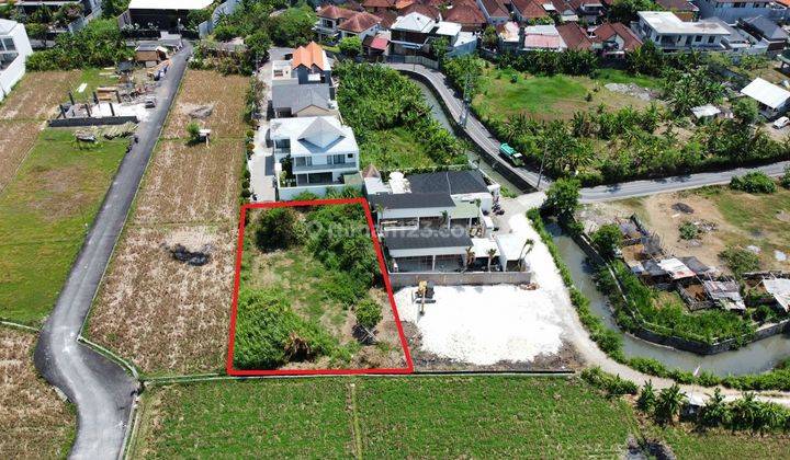 800m2 land with Onegate system villa environment with rice field view in Amanlane Seminyak...only 4 minutes to Starbuck Dewata and 5 minutes to Central Seminyak  1